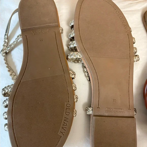 Old Navy Sandals/Slides 3 pairs for $12
Gold, Brown & Black Size 10 Never Worn - Picture 6 of 11